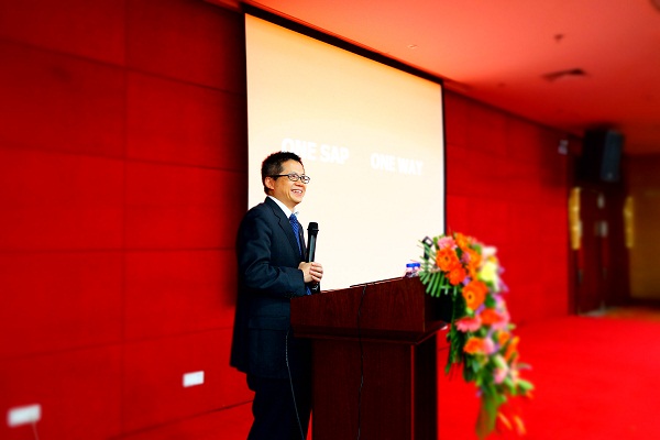 董事长江跃宗发表演讲